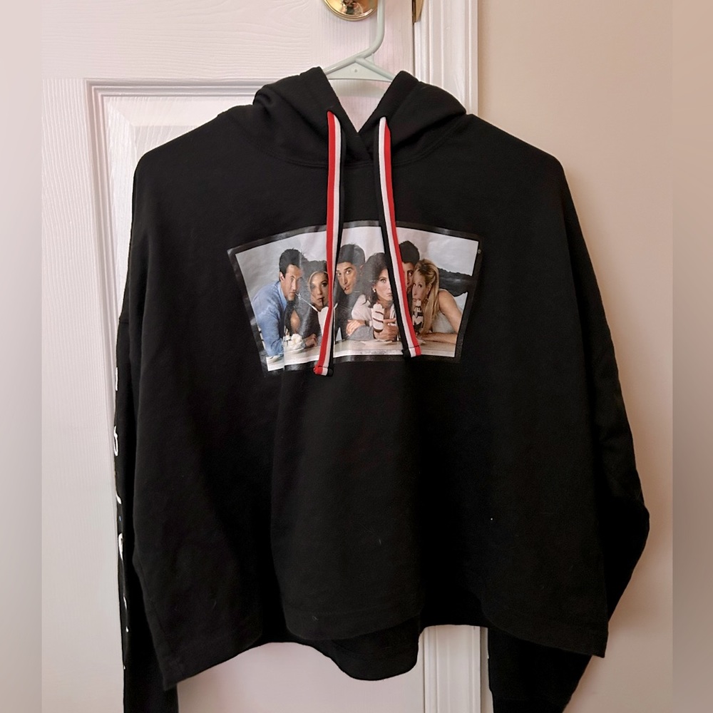 black FRIENDS sweatshirt